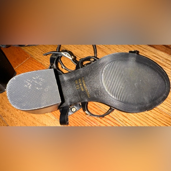 Women’s black and gold stud chunky heels size 7.5 - Picture 3 of 3